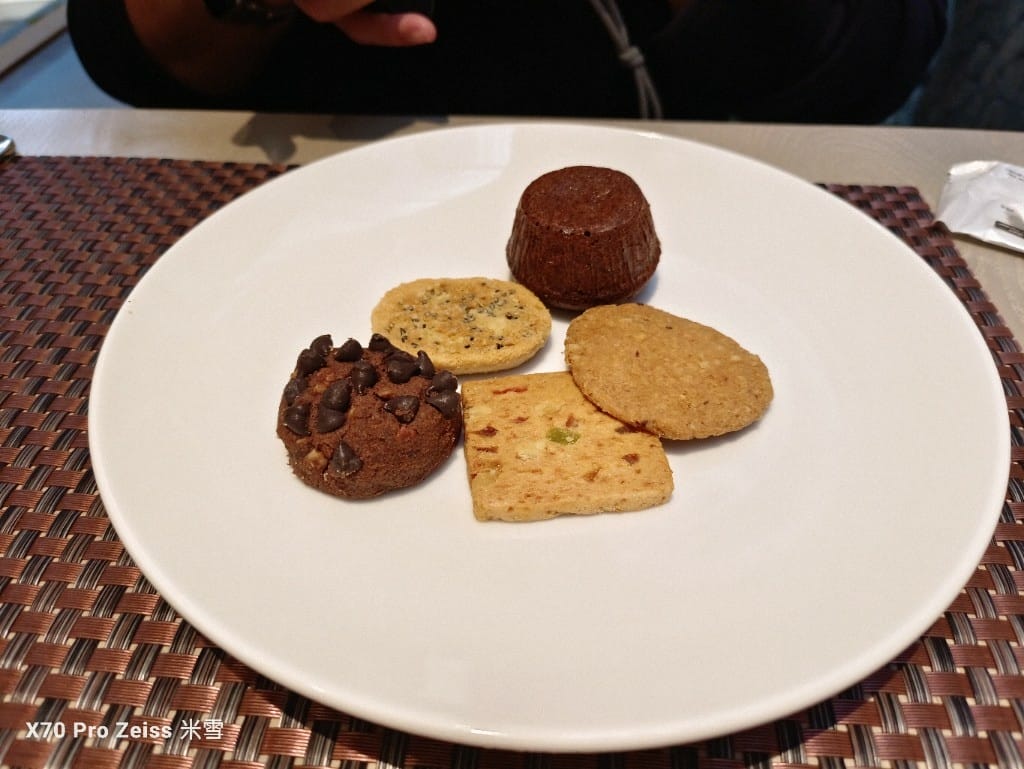 【台北吃到飽】香格里拉遠企CAFE11訪，平日午餐買一送一❤️