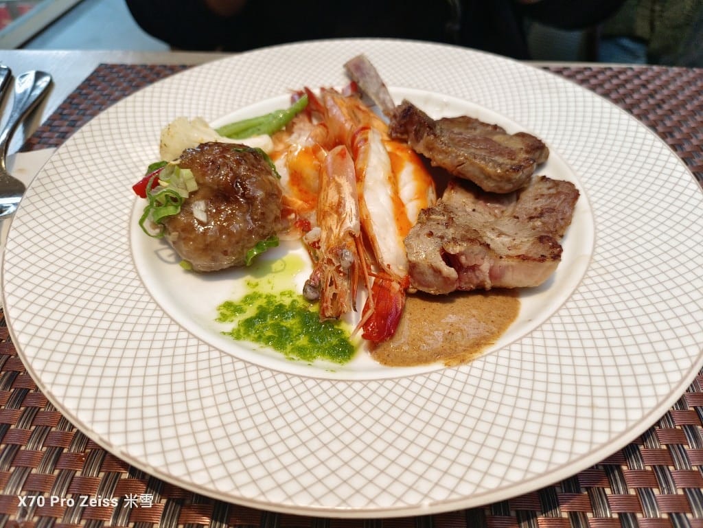 【台北吃到飽】香格里拉遠企CAFE11訪，平日午餐買一送一❤️