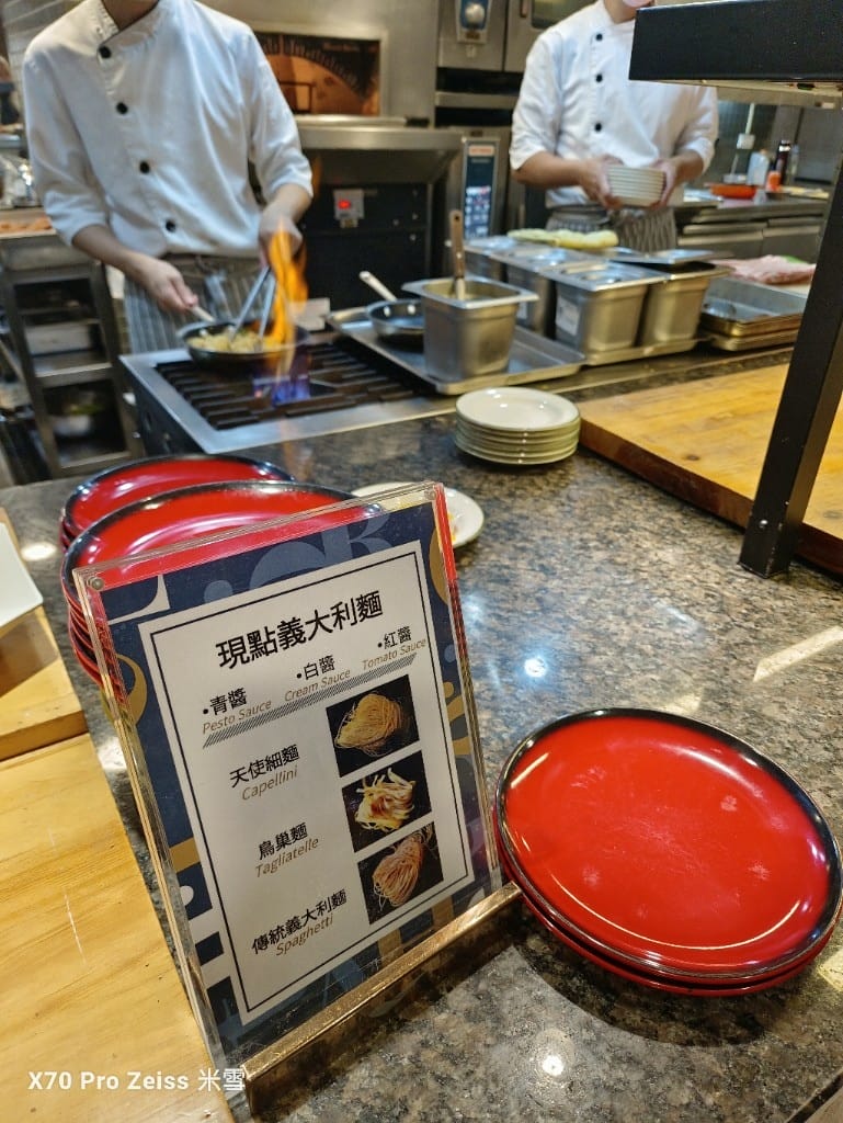 【板橋吃到飽】饗食天堂21訪板橋店，假日午餐😸