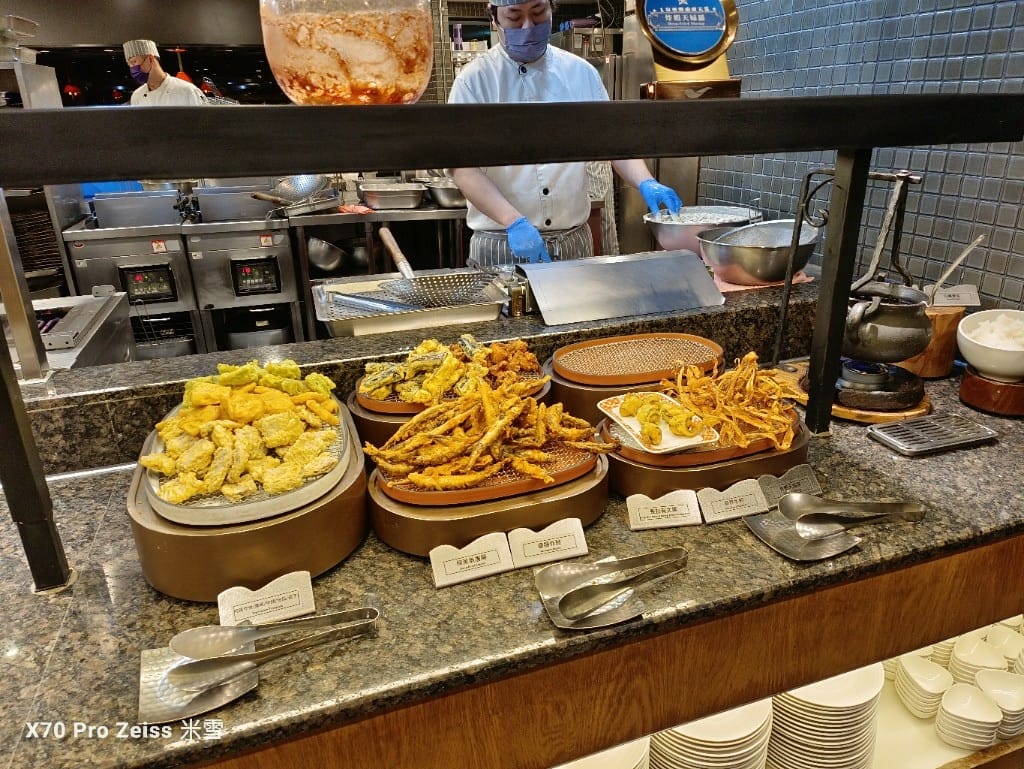 【板橋吃到飽】饗食天堂21訪板橋店，假日午餐😸
