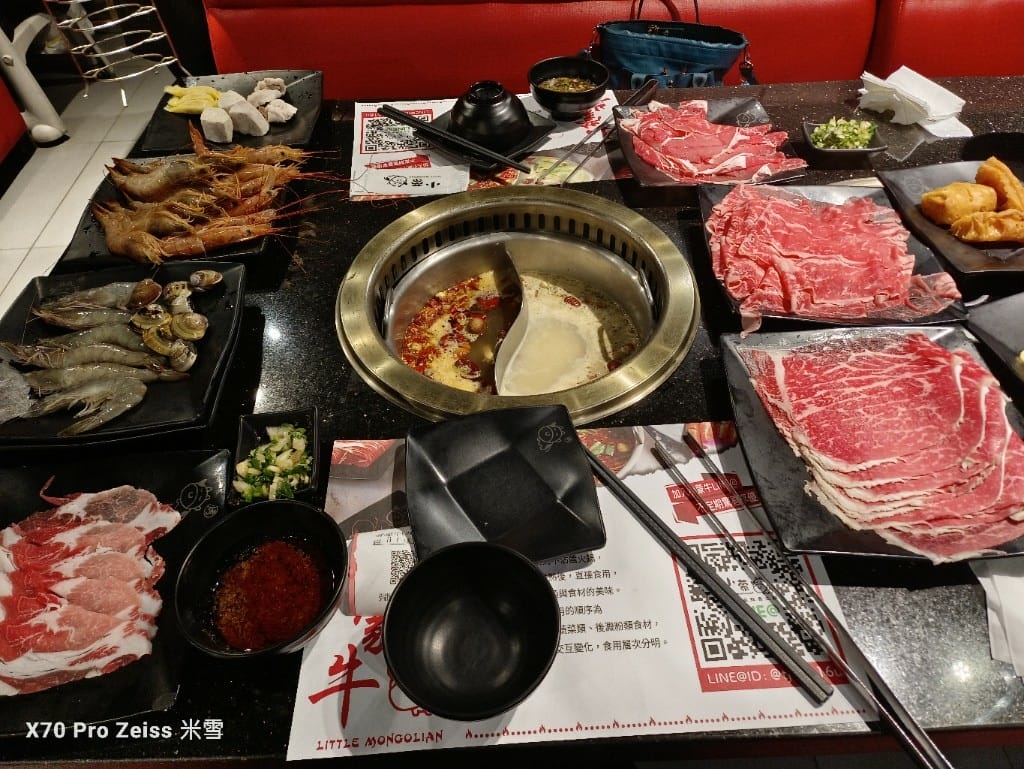 【台北吃到飽】小蒙牛頂級麻辣養生鍋西門店買一送一❤️