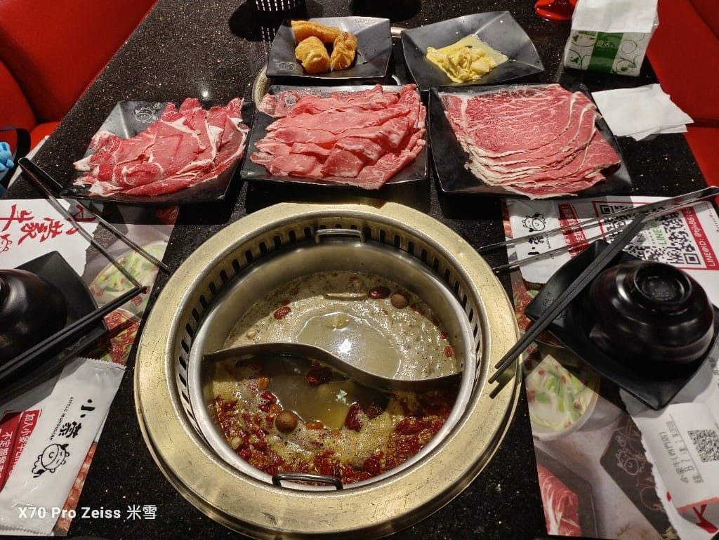 【台北吃到飽】小蒙牛頂級麻辣養生鍋西門店買一送一❤️