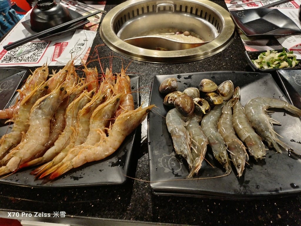 【台北吃到飽】小蒙牛頂級麻辣養生鍋西門店買一送一❤️