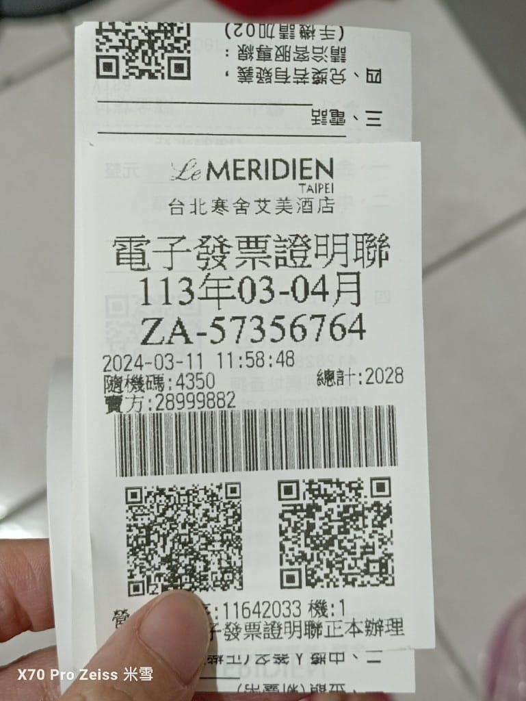 【台北吃到飽】探索廚房平日午餐25訪，半價大嗑龍蝦吃到飽❤️