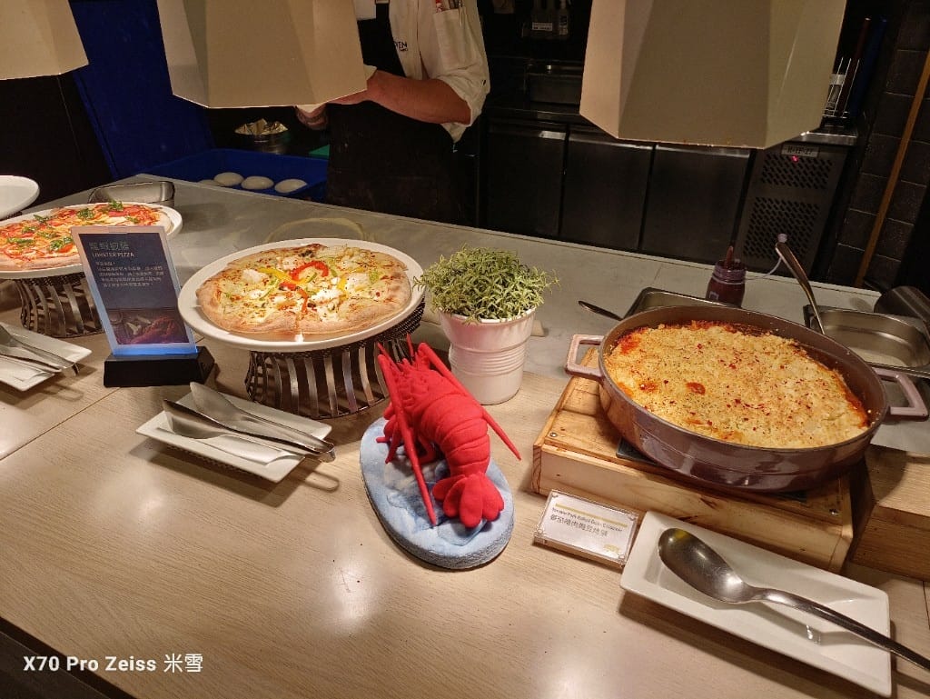 【台北吃到飽】探索廚房平日午餐25訪，半價大嗑龍蝦吃到飽❤️
