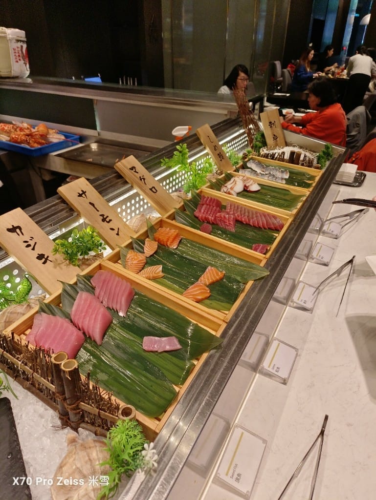 【台北吃到飽】探索廚房平日午餐25訪，半價大嗑龍蝦吃到飽❤️