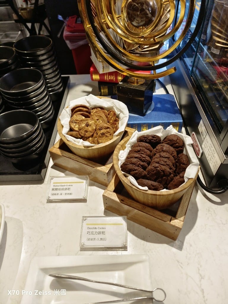 【台北吃到飽】探索廚房平日午餐25訪，半價大嗑龍蝦吃到飽❤️