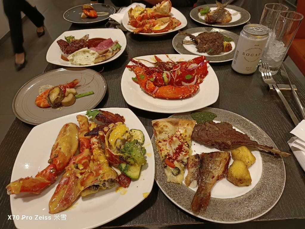 【台北吃到飽】探索廚房平日午餐25訪，半價大嗑龍蝦吃到飽❤️