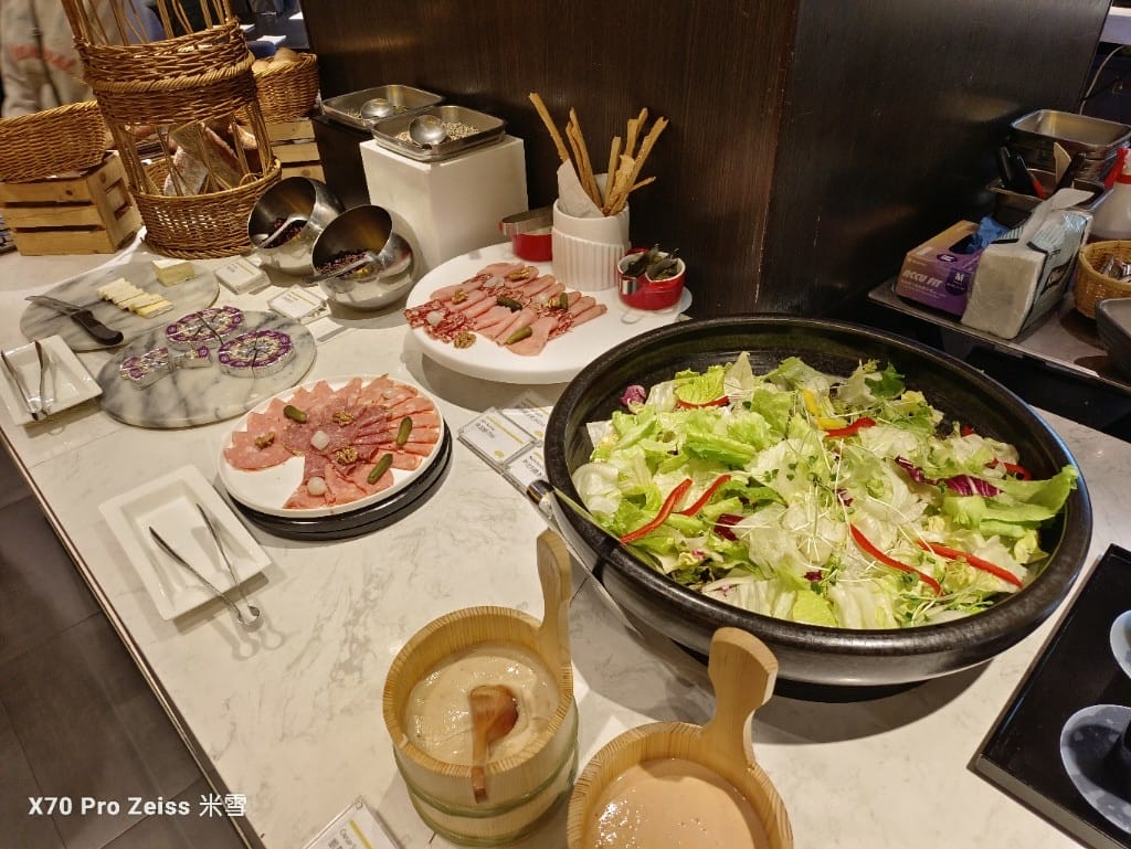 【台北吃到飽】探索廚房平日午餐26訪，半價大嗑龍蝦吃到飽❤️