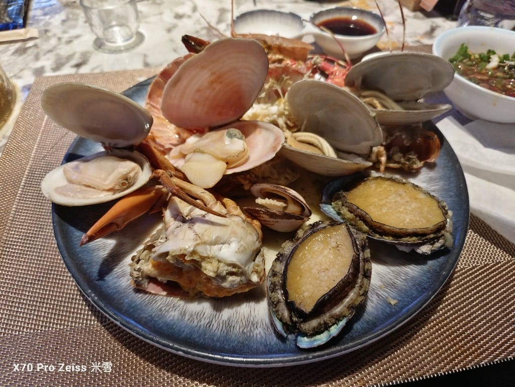 【上海美食】銘門盛宴上海店，活體龍蝦現殺現吃，各種高檔海鮮到飽再訪❤️