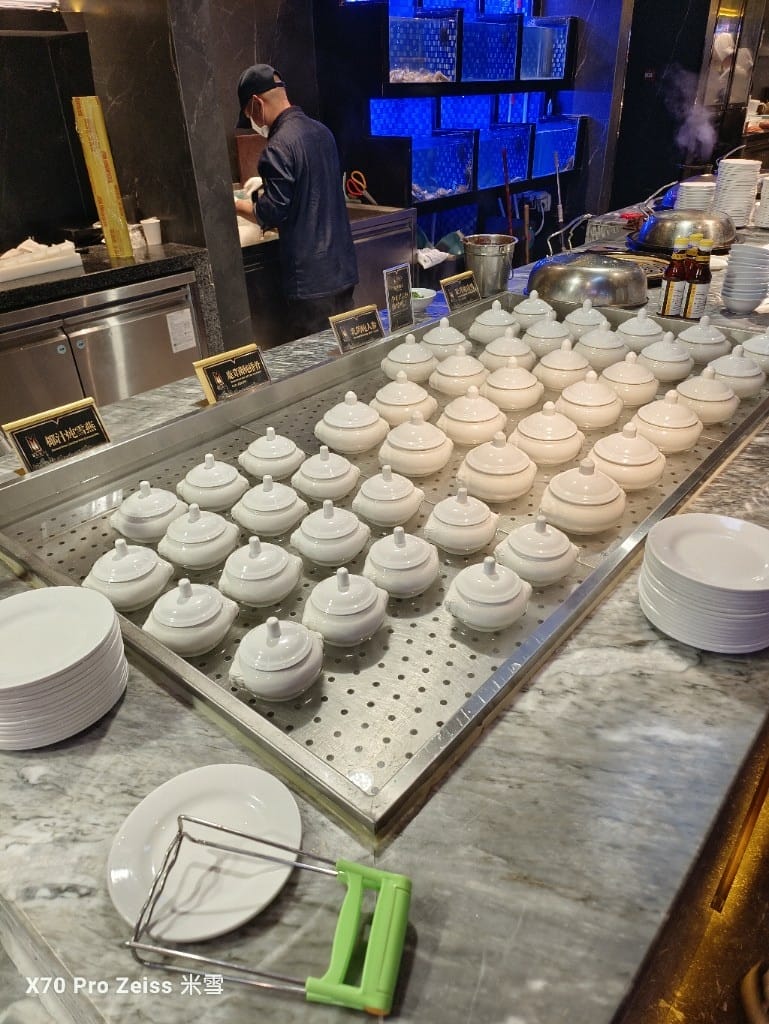 【上海美食】銘門盛宴上海店，活體龍蝦現殺現吃，各種高檔海鮮到飽再訪❤️