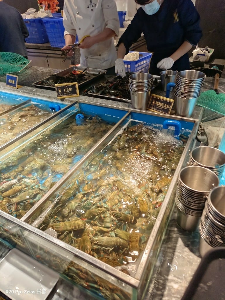 【上海美食】銘門盛宴上海店，活體龍蝦現殺現吃，各種高檔海鮮到飽再訪❤️