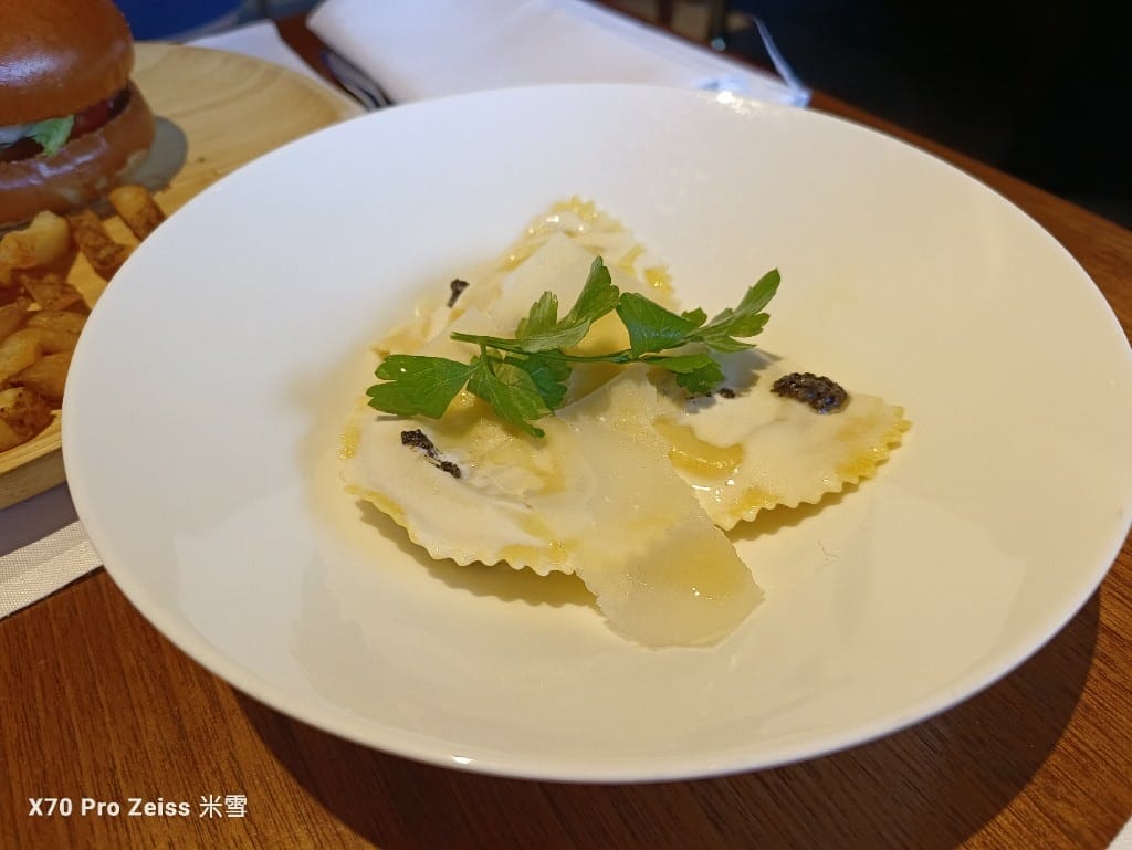 【機場貴賓室】香港機場國泰頭等貴賓室vs桃園國泰商務貴賓室❤️