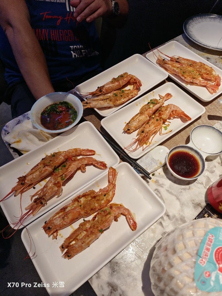 【上海美食】銘門盛宴上海店，活體龍蝦現殺現吃，各種高檔海鮮到飽再訪❤️