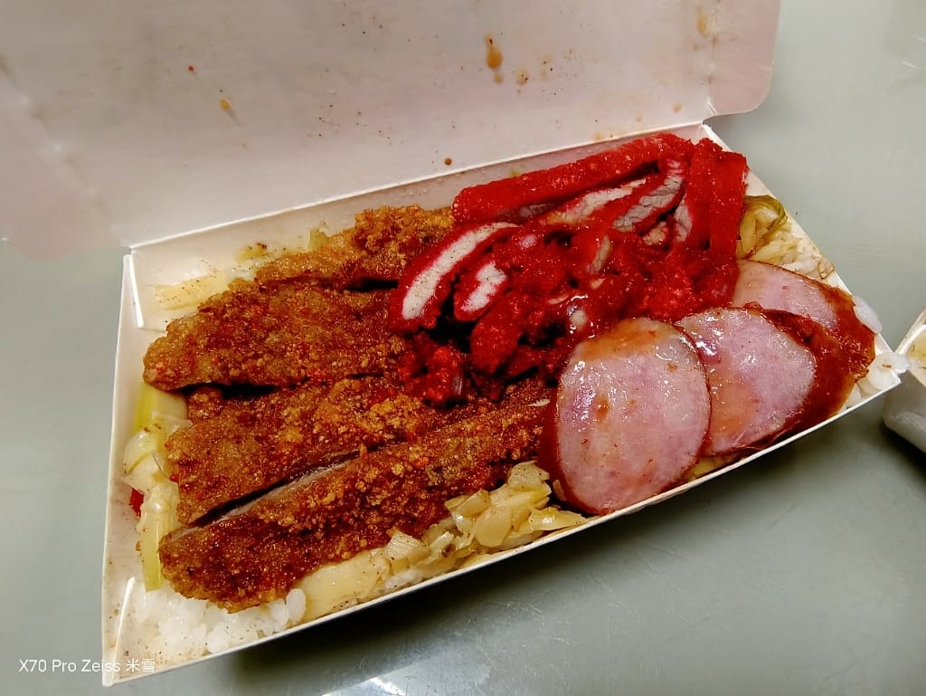 【新莊美食】阿奕腿庫飯，下新莊排隊的肉多多便當店❤️