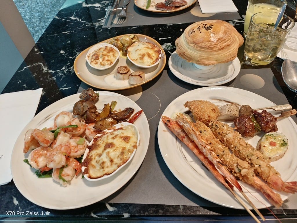 【新莊吃到飽】饗饗INPARADISE宏匯新莊店晚餐13訪，四人同行兩人免費❤️