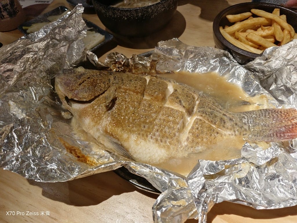 【新莊美食】兮有烤魚居酒屋燒烤，巷子裡的美味烤魚🍻