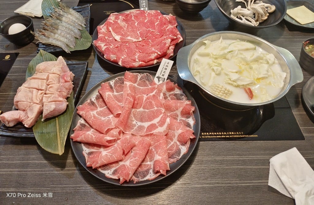 【新莊美食】武鶴個人鍋，單點鍋加自助吧吃到飽😸