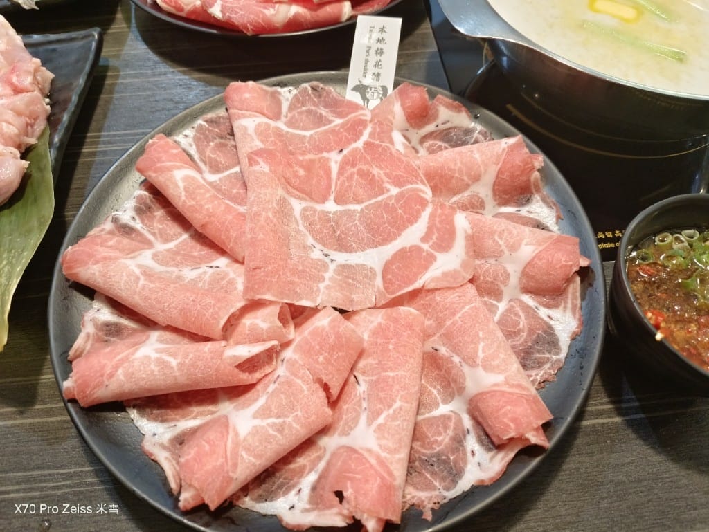 【新莊美食】武鶴個人鍋，單點鍋加自助吧吃到飽😸