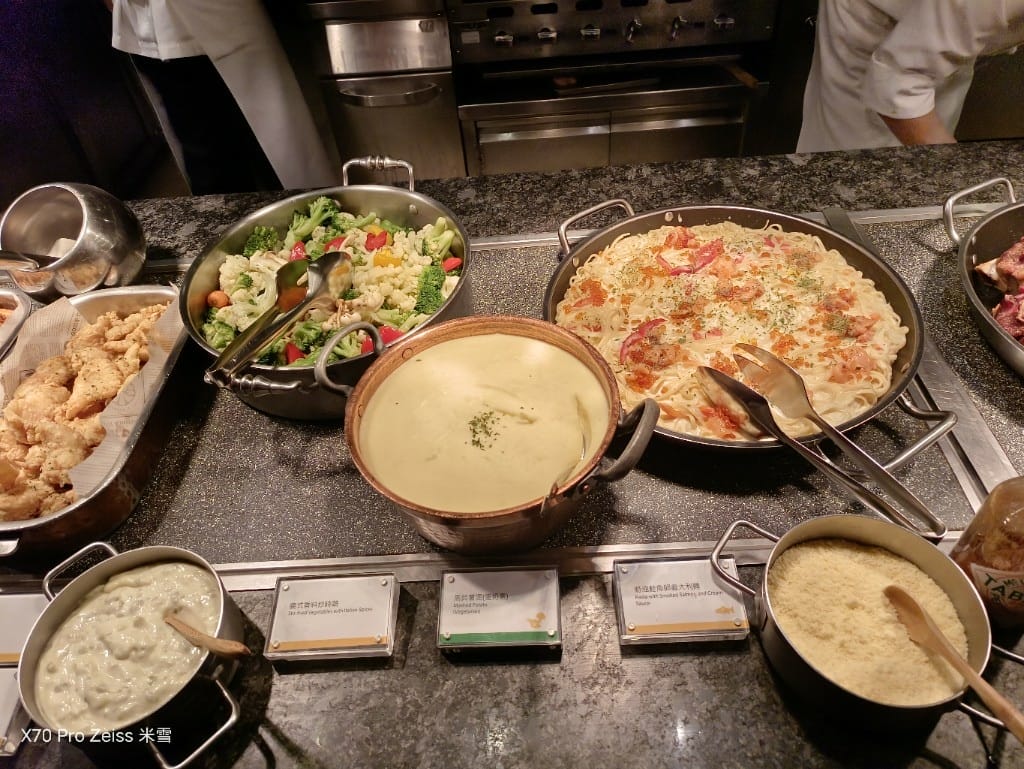 【台北吃到飽】十二廚台北喜來登大飯店24訪，平日晚餐阿霞飯店美食吃到飽🍻