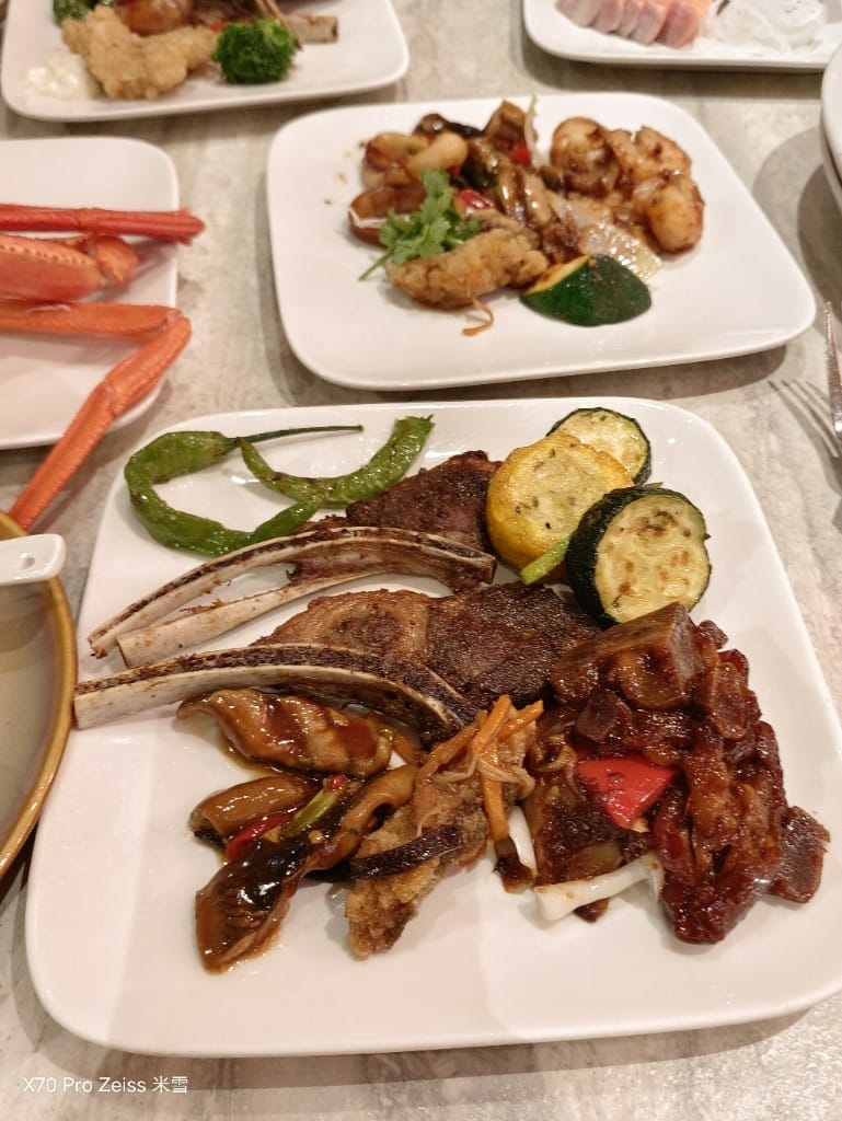 【台北吃到飽】十二廚台北喜來登大飯店24訪，平日晚餐阿霞飯店美食吃到飽🍻