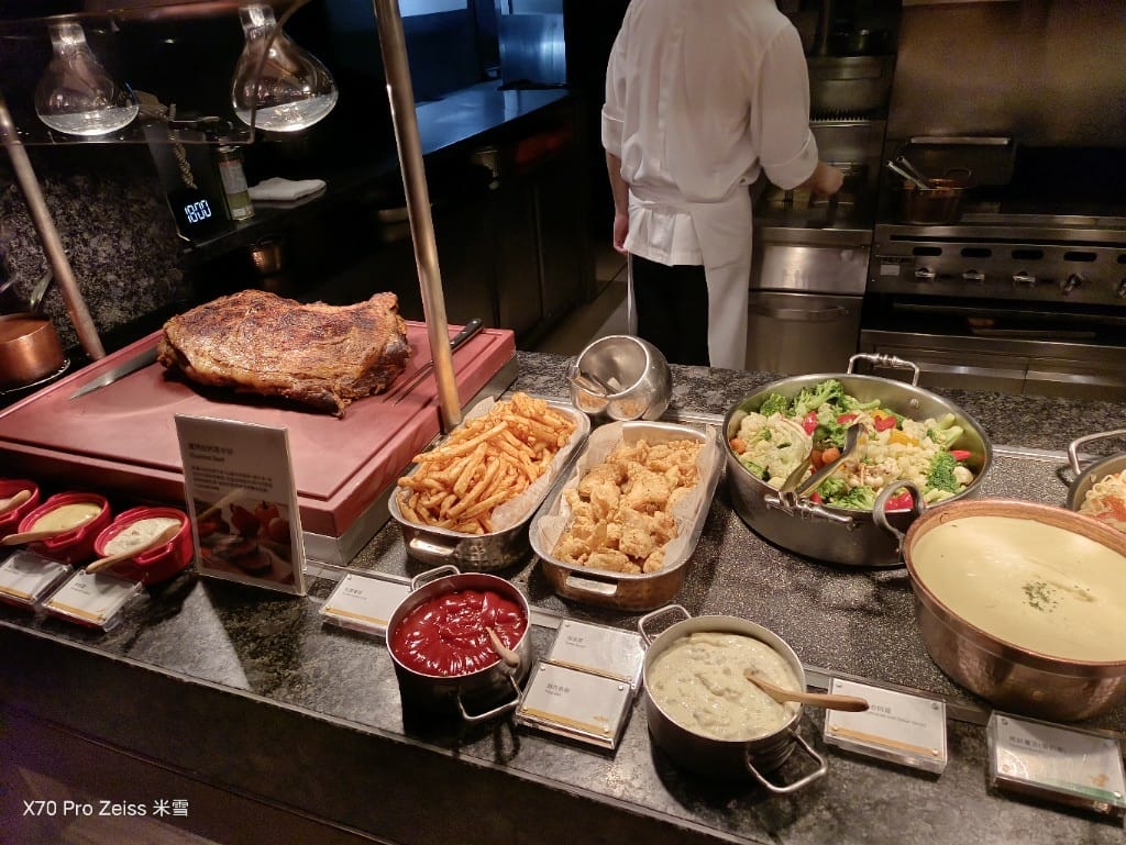 【台北吃到飽】十二廚台北喜來登大飯店24訪，平日晚餐阿霞飯店美食吃到飽🍻