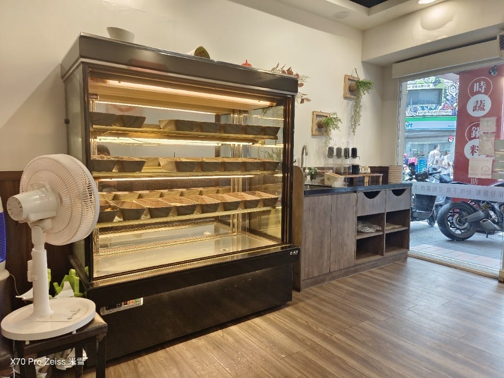 【新莊吃到飽】沐沐鍋物MUMU新莊中平店，八方悅二代店，自助吧吃到飽6訪
