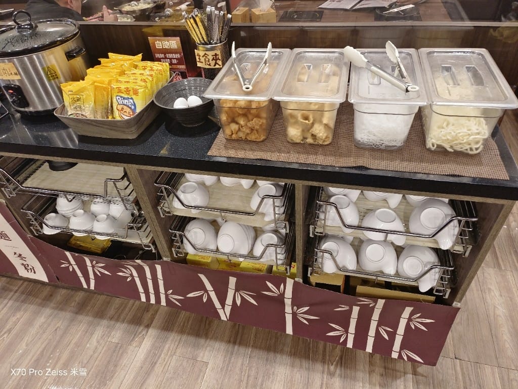 【新莊吃到飽】沐沐鍋物MUMU新莊中平店，八方悅二代店，自助吧吃到飽6訪