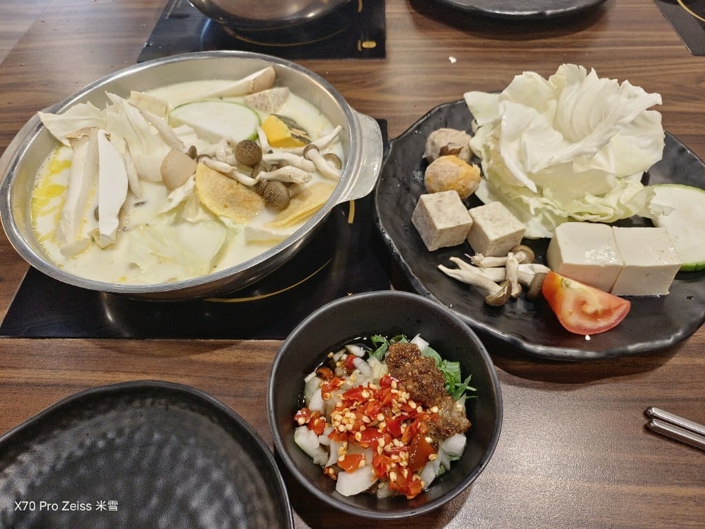 【新莊吃到飽】沐沐鍋物MUMU新莊中平店，八方悅二代店，自助吧吃到飽6訪