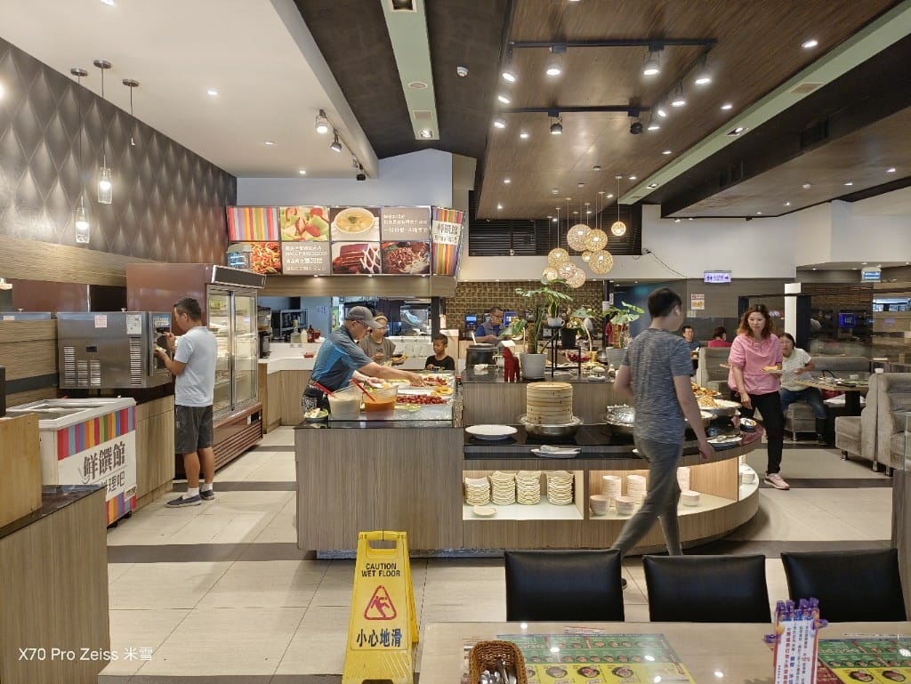 【新莊美食】貴族世家體育館店，平價豐富又好吃的自助吧！