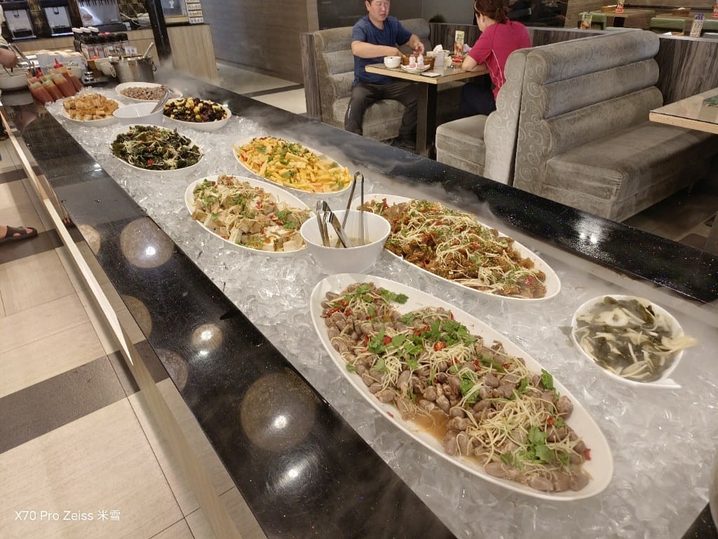 【新莊美食】貴族世家體育館店，平價豐富又好吃的自助吧！