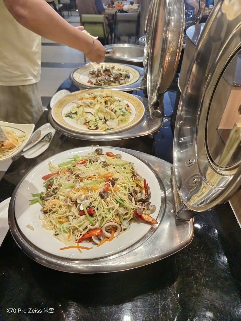 【新莊美食】貴族世家體育館店，平價豐富又好吃的自助吧！