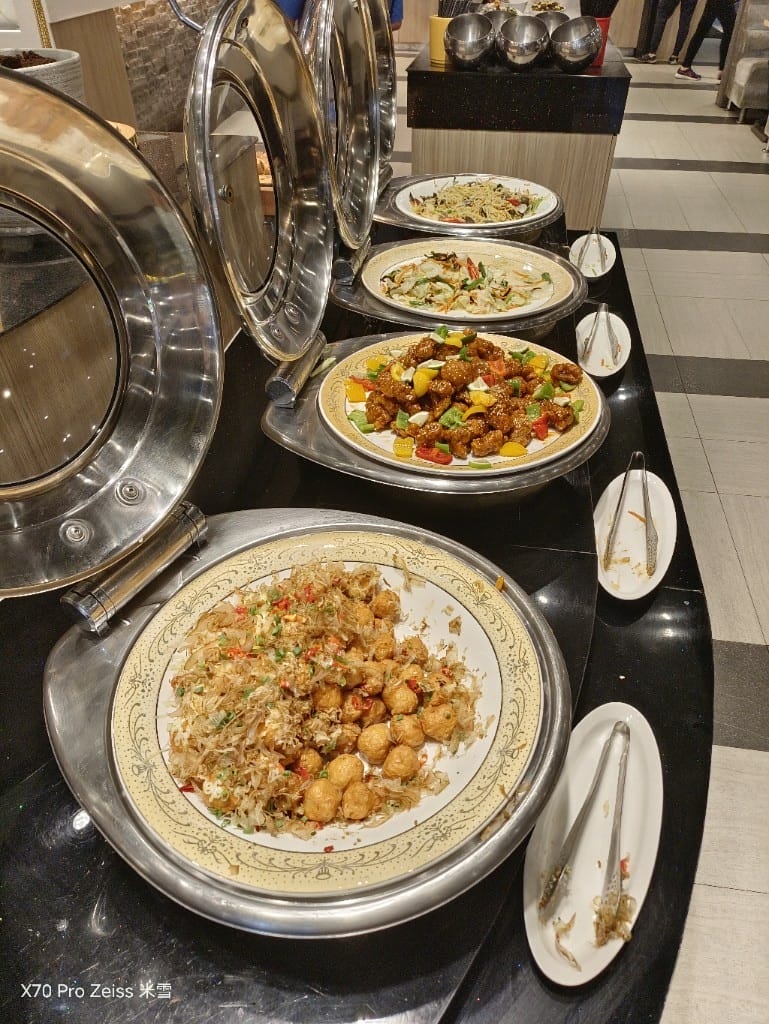 【新莊美食】貴族世家體育館店，平價豐富又好吃的自助吧！