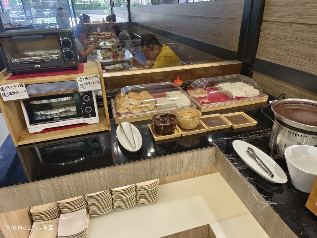 【新莊美食】貴族世家體育館店，平價豐富又好吃的自助吧！