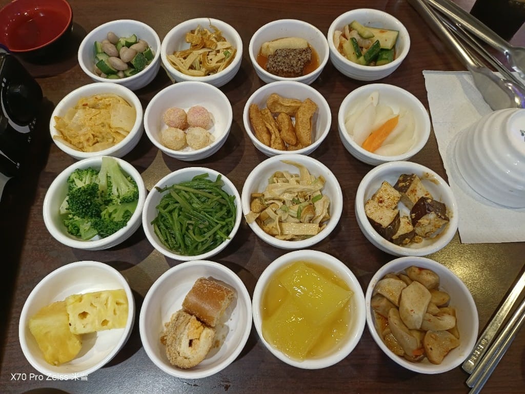 【新莊吃到飽】韓味軒韓式小菜吃到飽，佛心價$200起吃到飽！