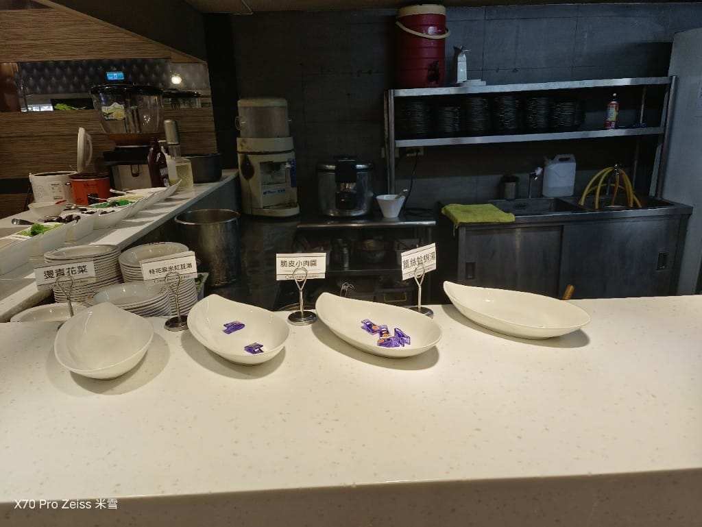 【新莊美食】貴族世家體育館店，平價豐富又好吃的自助吧！