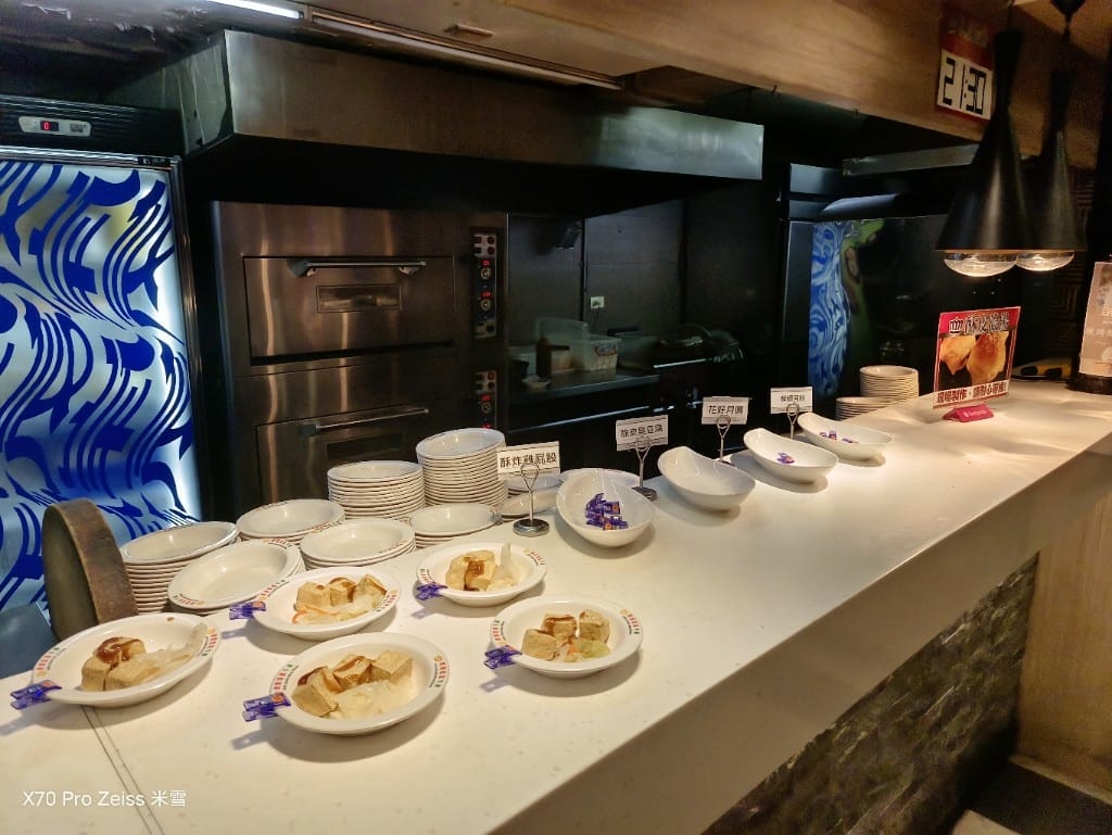 【新莊美食】貴族世家體育館店，平價豐富又好吃的自助吧！
