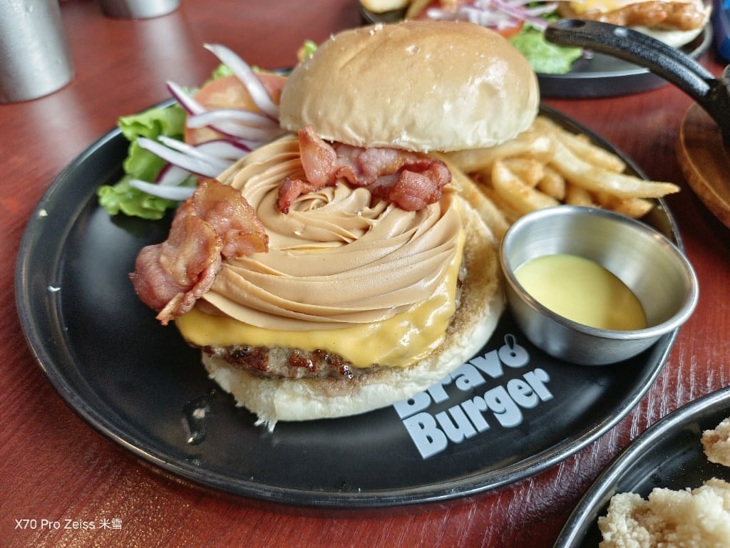 【林口美食】再訪BravoBurger發福廚房林口店,意圖使人烙耶還的大漢堡🤩 - 第10張圖 【林口美食】再訪BravoBurger發福廚房林口店,意圖使人烙耶還的大漢堡🤩