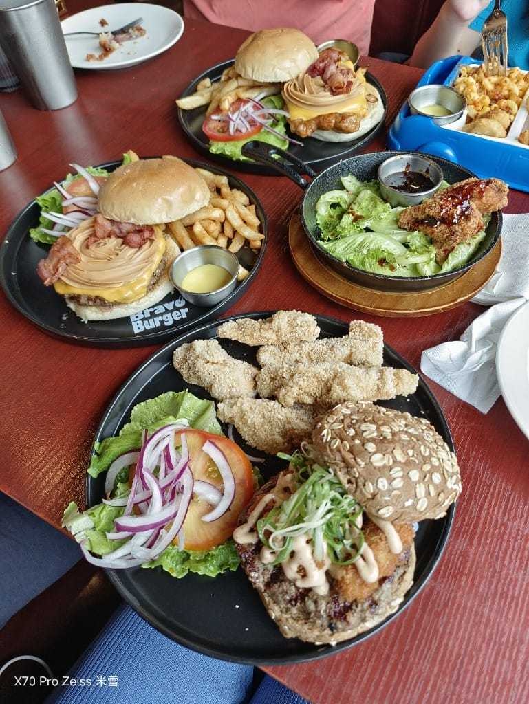 【林口美食】再訪BravoBurger發福廚房林口店,意圖使人烙耶還的大漢堡🤩 - 第13張圖 【林口美食】再訪BravoBurger發福廚房林口店,意圖使人烙耶還的大漢堡🤩