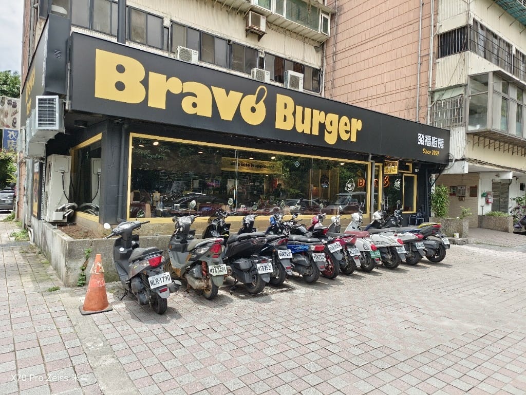 【林口美食】再訪BravoBurger發福廚房林口店,意圖使人烙耶還的大漢堡🤩 - 第3張圖 【林口美食】再訪BravoBurger發福廚房林口店,意圖使人烙耶還的大漢堡🤩