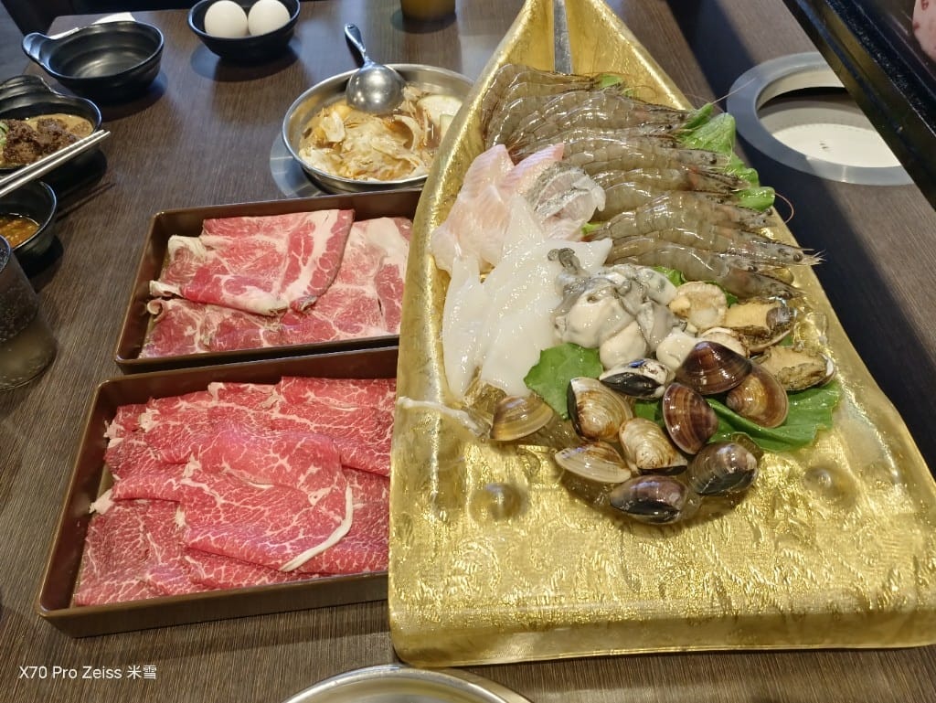 【新莊美食】八雲町和牛海鮮鍋物火鍋新莊店，$298起吃到飽❤️