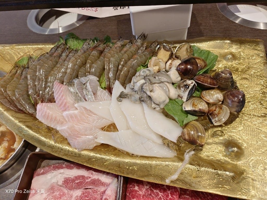【新莊美食】八雲町和牛海鮮鍋物火鍋新莊店，$298起吃到飽❤️