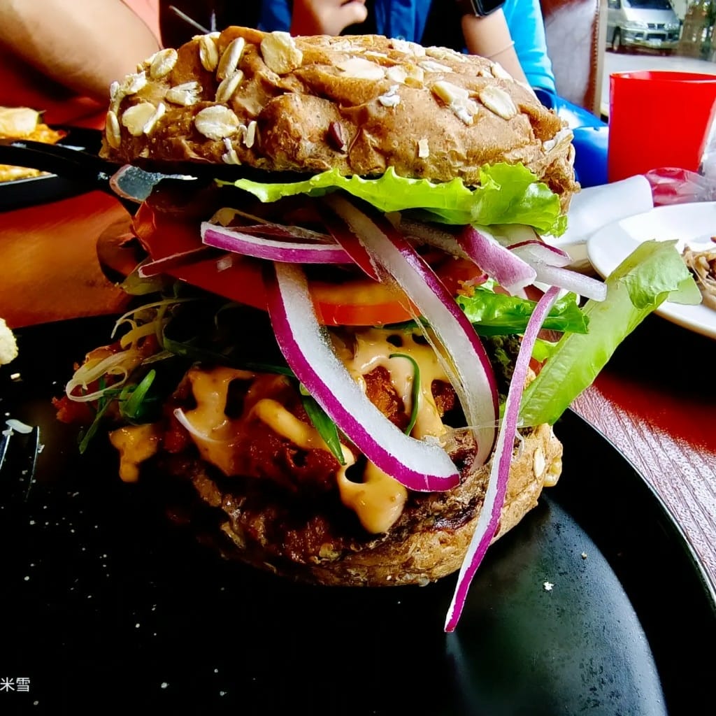 【林口美食】BravoBurger發福廚房林口店，再訪意圖使人烙耶還的大漢堡🤩