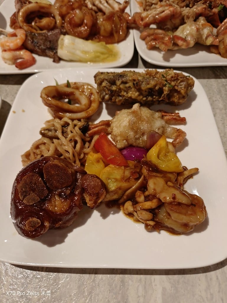 【台北吃到飽】十二廚台北喜來登大飯店25訪，平日午餐阿霞飯店美食吃到飽🍻