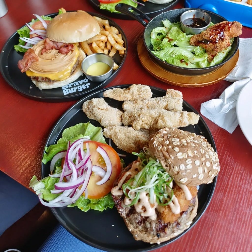 【林口美食】BravoBurger發福廚房林口店，再訪意圖使人烙耶還的大漢堡🤩