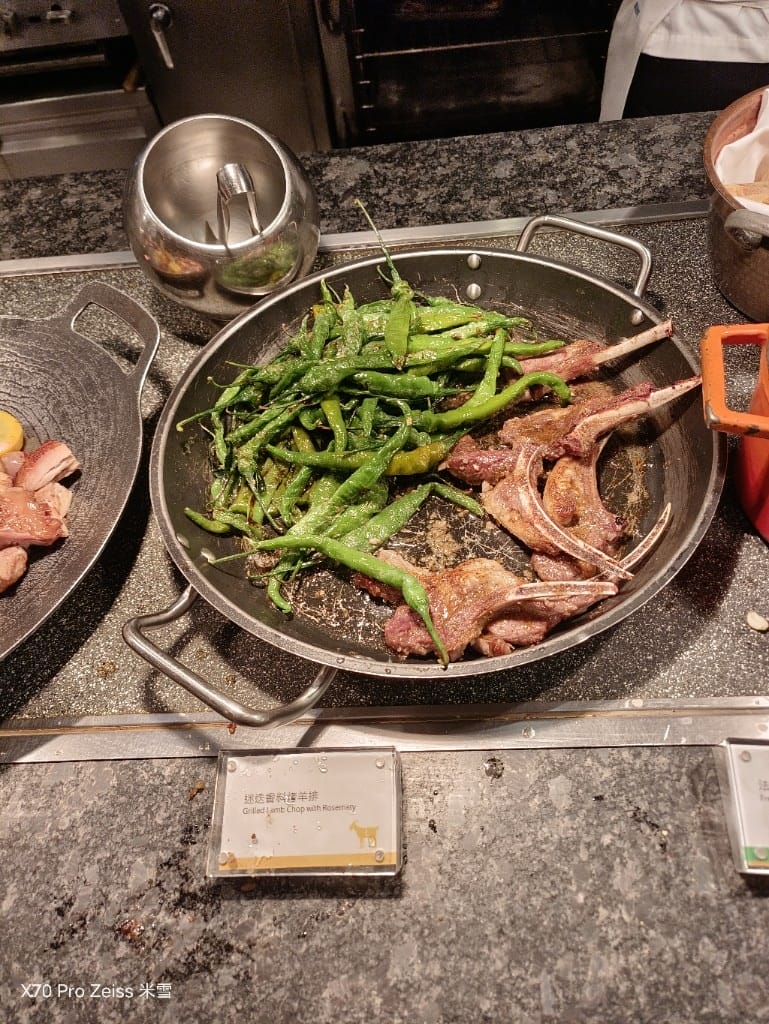 【台北吃到飽】十二廚台北喜來登大飯店25訪，平日午餐阿霞飯店美食吃到飽🍻