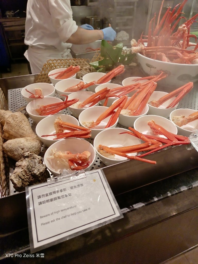 【台北吃到飽】十二廚台北喜來登大飯店25訪，平日午餐阿霞飯店美食吃到飽🍻