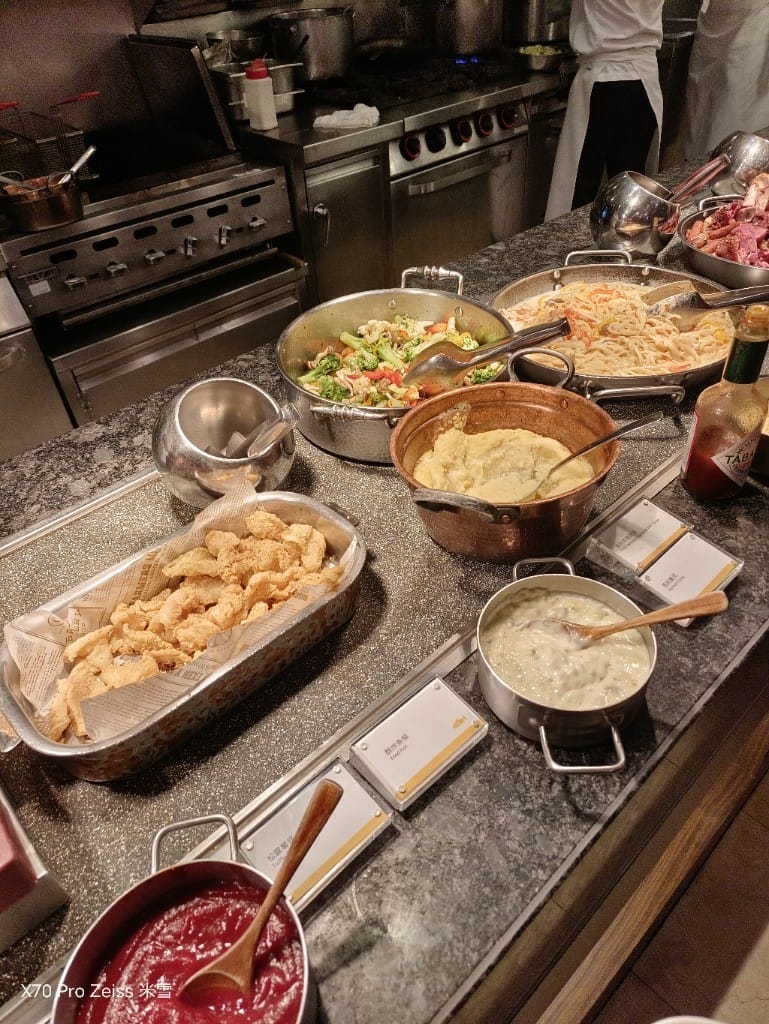 【台北吃到飽】十二廚台北喜來登大飯店25訪，平日午餐阿霞飯店美食吃到飽🍻