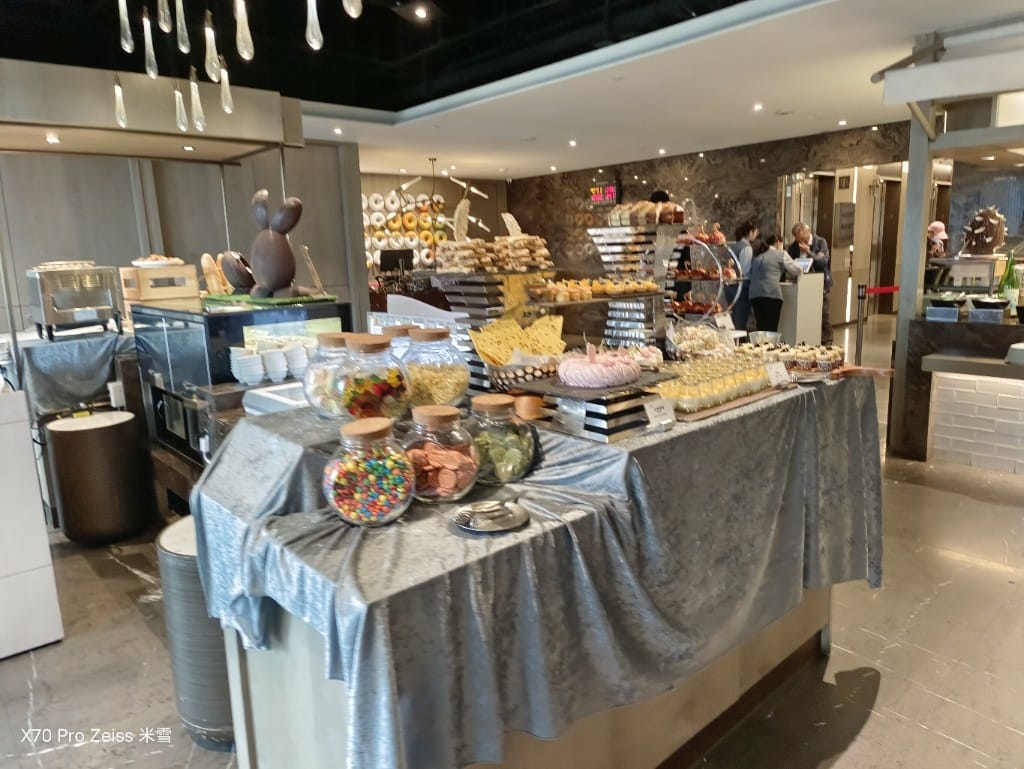 【板橋吃到飽】新板希爾頓悅市集，異國美食吃到飽❤️