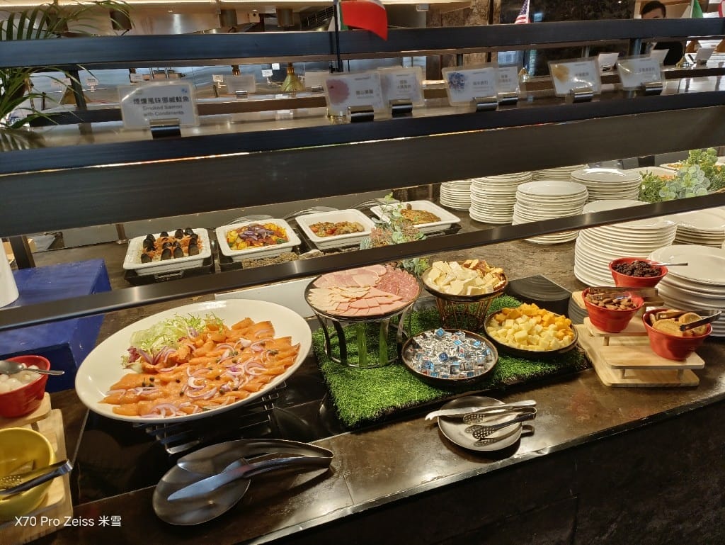 【板橋吃到飽】新板希爾頓悅市集，異國美食吃到飽❤️